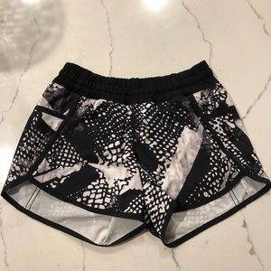 Lululemon Tracker V Shorts size 4